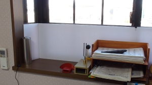 すきま風対策ボード（左側窓半分）